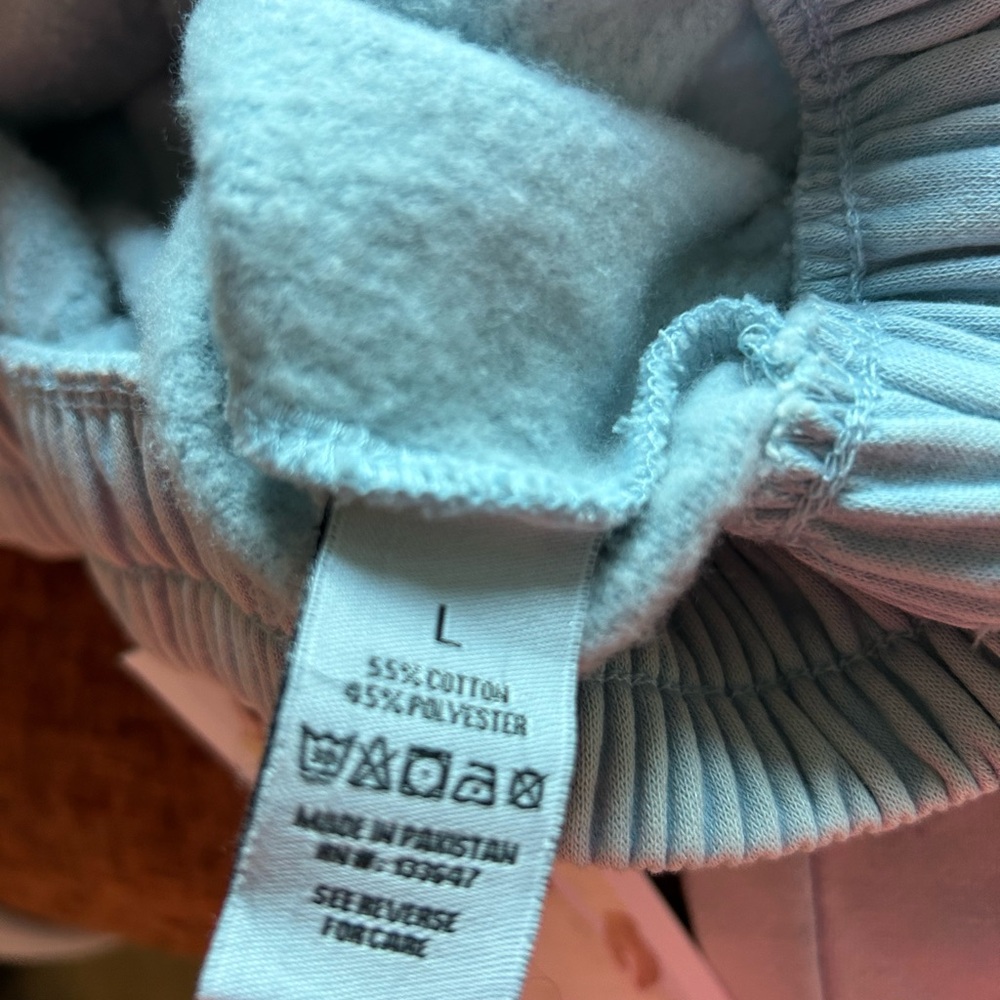 Celebrity Pink Light Blue Gray Cropped Sweatshirt large NWT - Picture 7 of 9